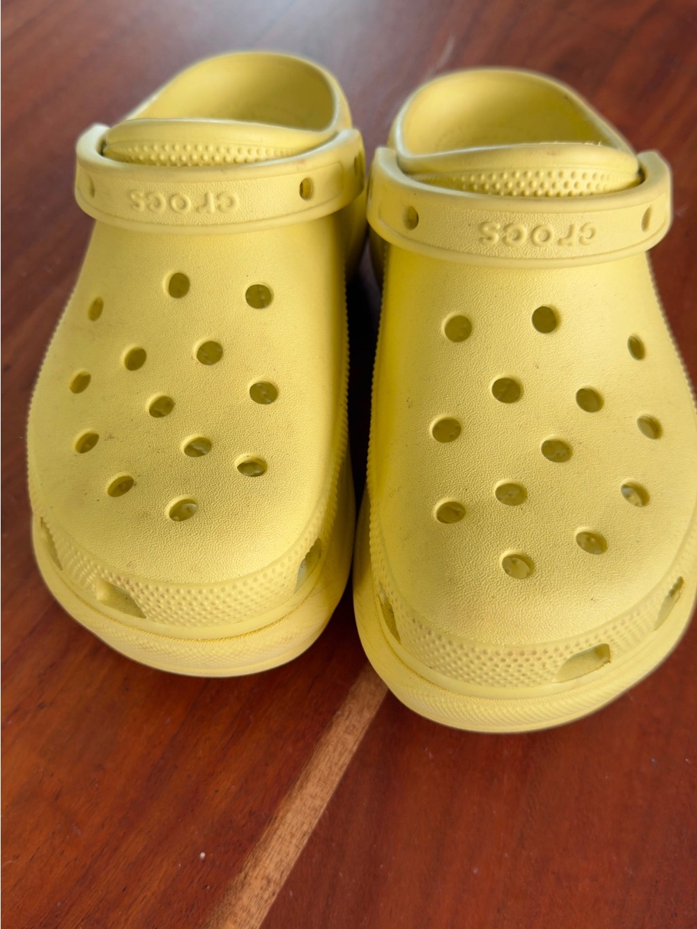 CROCS Classic Clog in Bright Yellow